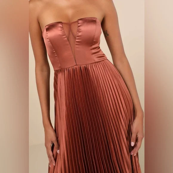 NWT | Lulus | Perfected Elegance Mauve Satin Pleated Strapless Maxi Dress | Sz M - Picture 3 of 10